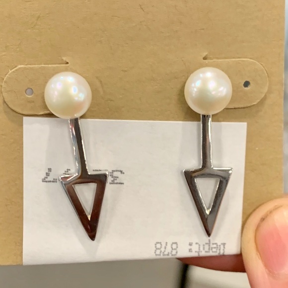 Splendid Pearls Silver Drop Triangle Earrings - Picture 2 of 11